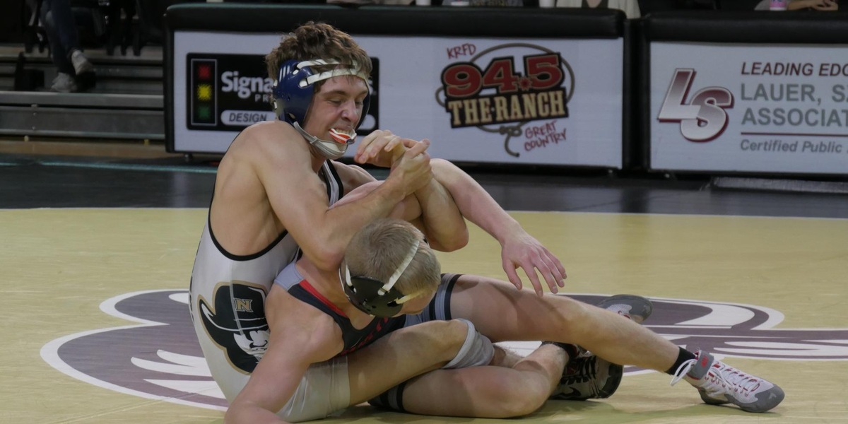 Plainsmen Defeat Western Wyoming, Fall to Eagles by One