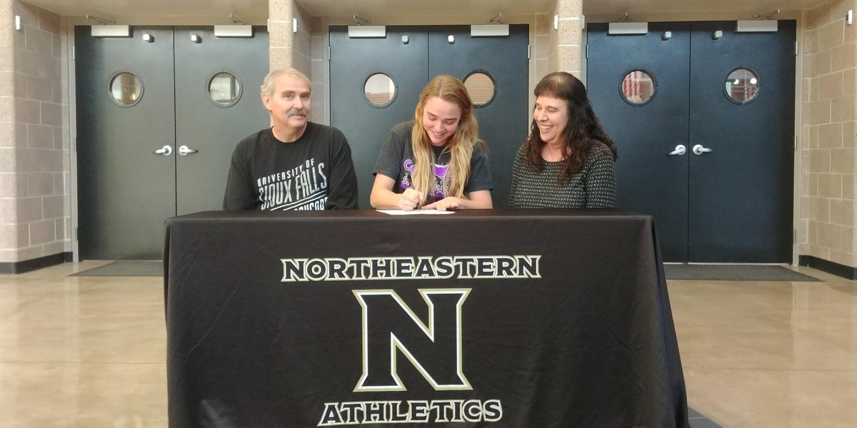 Dillenburg Signs at University of Sioux Falls